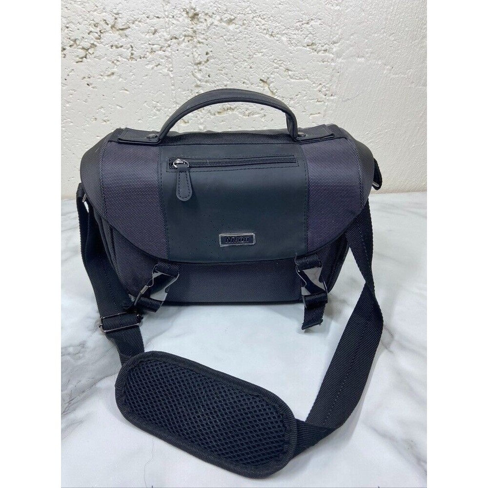 NIKON CAMERA BAG 3 COMPARTMENTS 4 POCKETS CROSSBODY BLACK 13 X 9 X 5